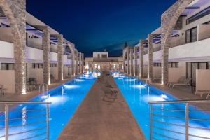 Imagen de la galería de Cavo di Suites, en Kalamaki