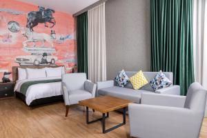 Prostor za sedenje u objektu Theory Hotel