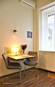 Ein Sitzbereich in der Unterkunft Studio-Apartment Augarten