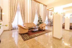 Posezení v ubytování Astoria Grand Hotel