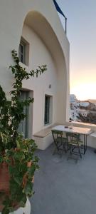 Μπαλκόνι ή βεράντα στο Elias Cave House 270o Caldera View Oia