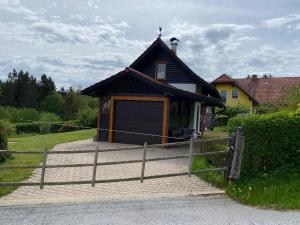 Budova, v ktorej sa dovolenkový dom nachádza