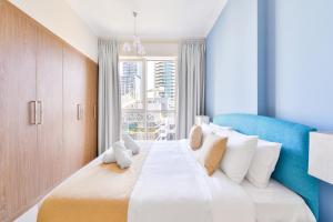 מיטה או מיטות בחדר ב-Dunya Tower · Downtown Luxury · 5 Min Walk To Dubai Mall!