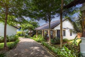 Aed väljaspool majutusasutust Santa Garden Resort