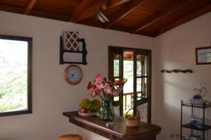 Zdjęcie z galerii obiektu Casa rural con Wifi y estupenda vista a la montaña en Hermigua w mieście Hermigua