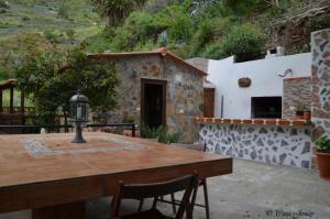 Zdjęcie z galerii obiektu Casa rural con Wifi y estupenda vista a la montaña en Hermigua w mieście Hermigua