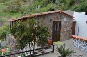Zdjęcie z galerii obiektu Casa rural con Wifi y estupenda vista a la montaña en Hermigua w mieście Hermigua