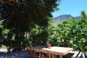 Zdjęcie z galerii obiektu Casa rural con Wifi y estupenda vista a la montaña en Hermigua w mieście Hermigua