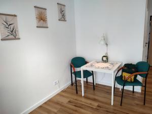 Fotografia z galérie ubytovania Uroczy apartament z miejscem na auto w garażu vo Varšave