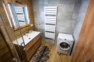 Koupelna v ubytování Wellness & Spa Pila Kvilda AP 2 01 a AP 3 07 + 37 fotografií