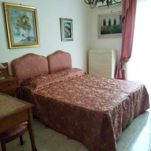 A bed or beds in a room at La Quercia Antica B&B