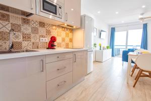 A kitchen or kitchenette at Ocean Paradise