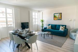 A seating area at Morar Ourense