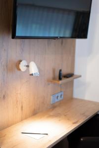 TV a/nebo společenská místnost v ubytování Taste Smart Hotel Backnang
