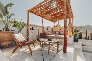 Posezení v ubytování Kenzara Suites & Pool, Your private escape