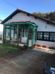 Zdjęcie z galerii obiektu Villa refaite à neuf à 200 mètres de la plage w mieście Soulac-sur-Mer