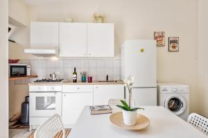 Una cocina o zona de cocina en Catania Modern Beige Apartment