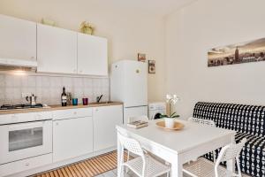 Una cocina o zona de cocina en Catania Modern Beige Apartment