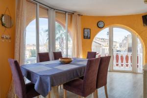 a dining room with a blue table and chairs at Rr Villa in Monforte del Cid
