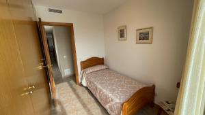 Łóżko lub łóżka w pokoju w obiekcie Atico Morro de Gos REF 058