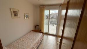 Łóżko lub łóżka w pokoju w obiekcie Atico Morro de Gos REF 058