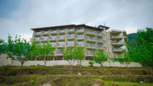 Κήπος έξω από το juSTa Grand View Resort & Spa, Manali