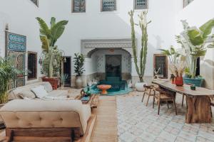 Posezení v ubytování Kenzara Suites & Pool, Your private escape