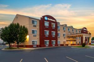 a rendering of a hotel on a street at Best Western Governors Inn and Suites in Wichita