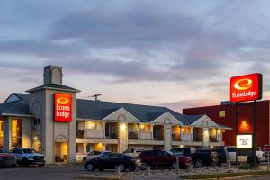 a fast food restaurant with cars parked in a parking lot at Econolodge Edson in Edson