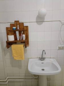 Ванная комната в Spacious 5-Bed House in Alamein with Large garden