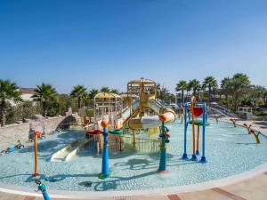 Bazén v ubytování Club Privé By Rixos Saadiyat nebo v jeho okolí