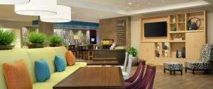 TV a/nebo společenská místnost v ubytování Home2 Suites By Hilton Hobbs