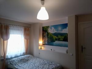 Łóżko lub łóżka w pokoju w obiekcie Pokoje Pod Dębowcem