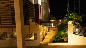 Ein Garten an der Unterkunft Urban Park Suites Hotel