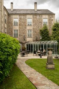 a large brick building with a statue in front of it at Parador de Vilalba in Villalba