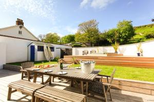 Taman di luar CROYDE WISTERIA COTTAGE 4 Bedrooms