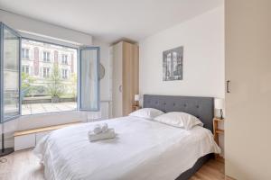 Posteľ alebo postele v izbe v ubytovaní Branded New 4 Bdrs Flat - Huge Terrace - Prime Loc