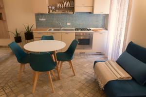 A kitchen or kitchenette at MancioBiba Home Még 37 kép