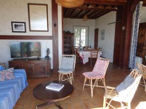 Posedenie v ubytovaní Villa in Normandy with Beach Access
