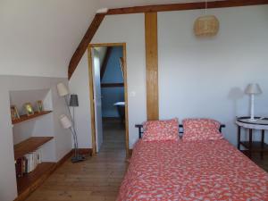 Posteľ alebo postele v izbe v ubytovaní Villa in Normandy with Beach Access