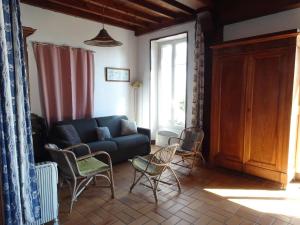 Posedenie v ubytovaní Villa in Normandy with Beach Access