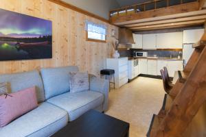 Kuchyň nebo kuchyňský kout v ubytování Aurora River Camp Glass igloos & cabins