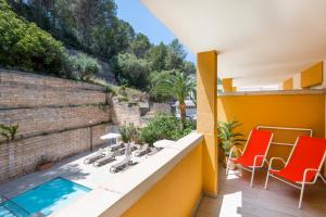 The swimming pool at or close to FLOR los Almendros Apartamentos