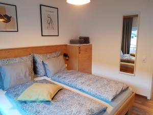 A bed or beds in a room at Exklusiv Apartment Sonnenalp
