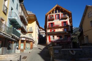 a narrow street in a town with buildings at Chez petit Louis- Appart centre ville jusqu'à 6 personnes in Briançon