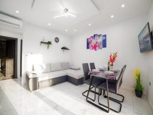Posezení v ubytování Vega Lux Apartment + 21 fotografií