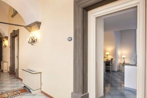 a hallway with a door leading into a room at Hotel Nettuno in Ischia
