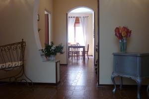 a hallway with a room with a table and a mirror at Casa Kina Marsala in Marsala