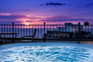a tub of water with the ocean in the background at Hotel Nettuno in Ischia