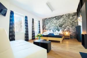 Postel nebo postele na pokoji v ubytování Hotel Rätia